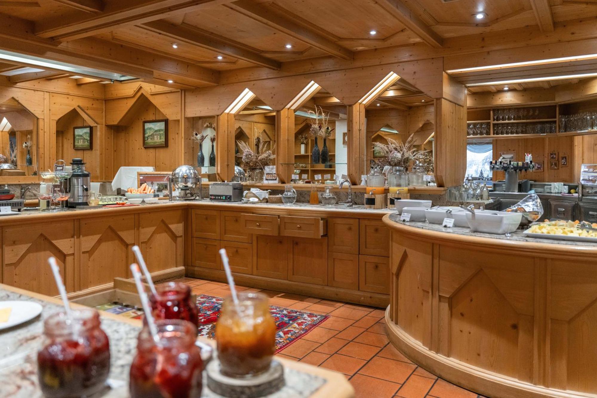 Ferien & Wellnesshotel Windschar Brunico Esterno foto