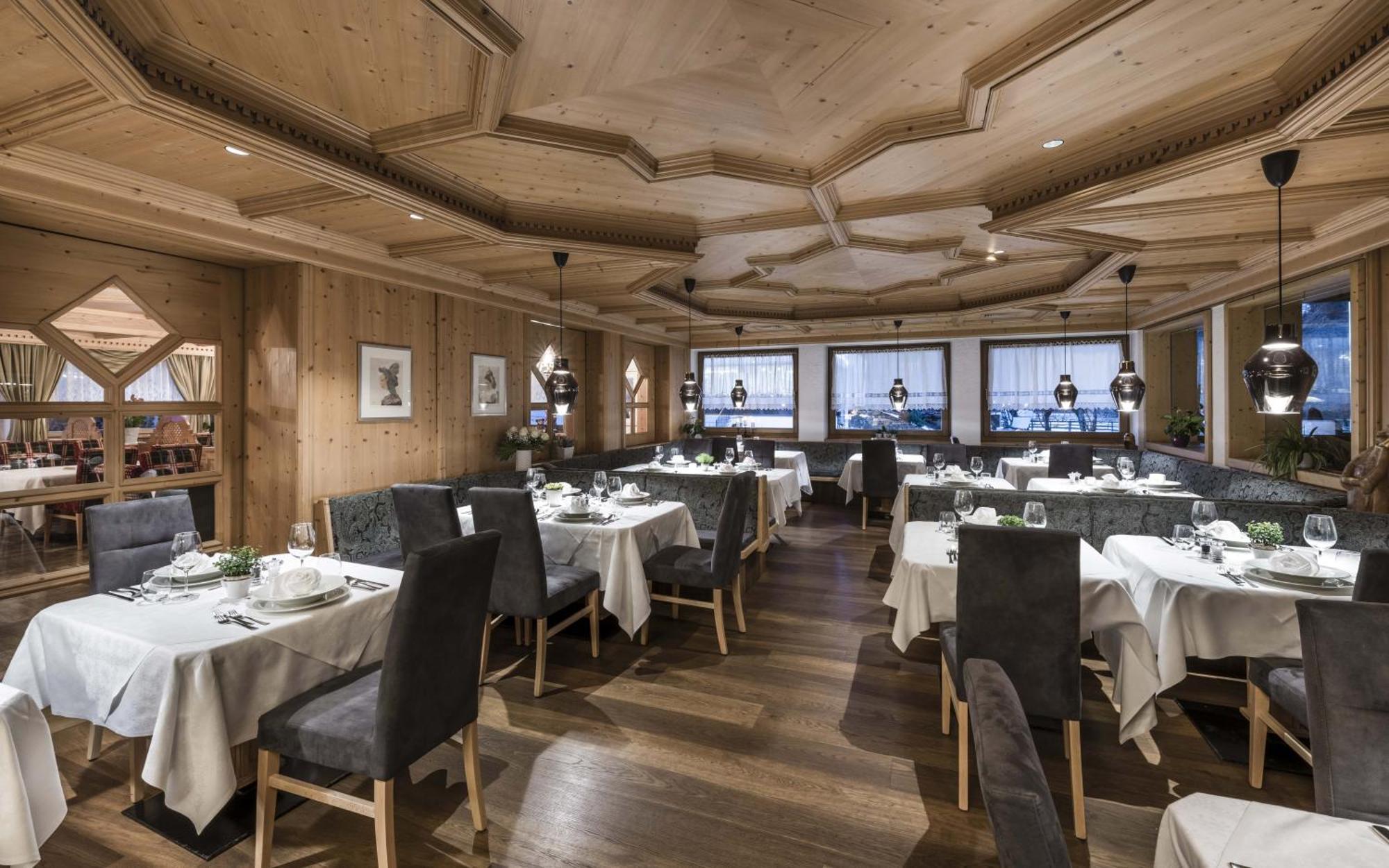 Ferien & Wellnesshotel Windschar Brunico Esterno foto