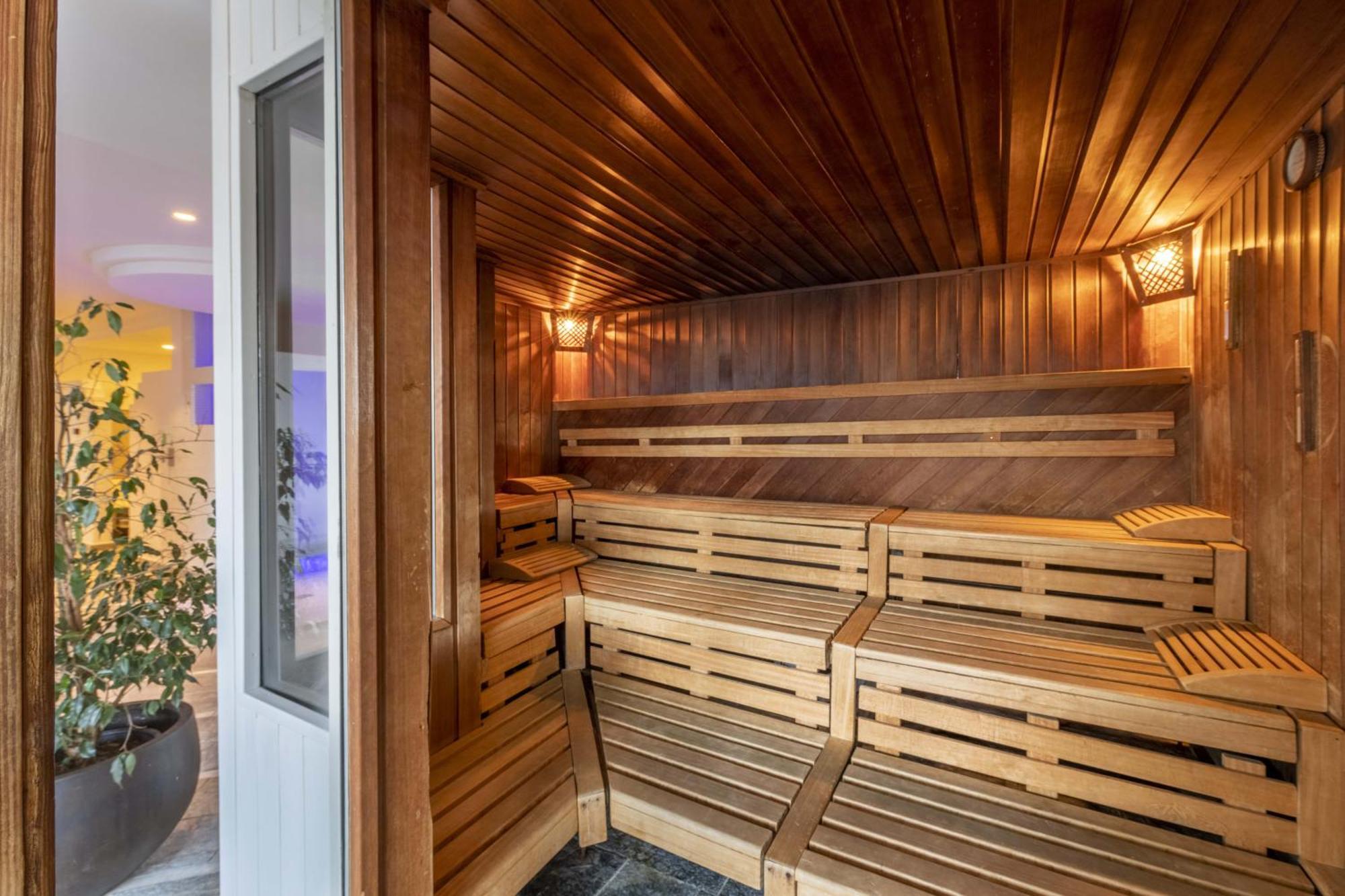 Ferien & Wellnesshotel Windschar Brunico Esterno foto