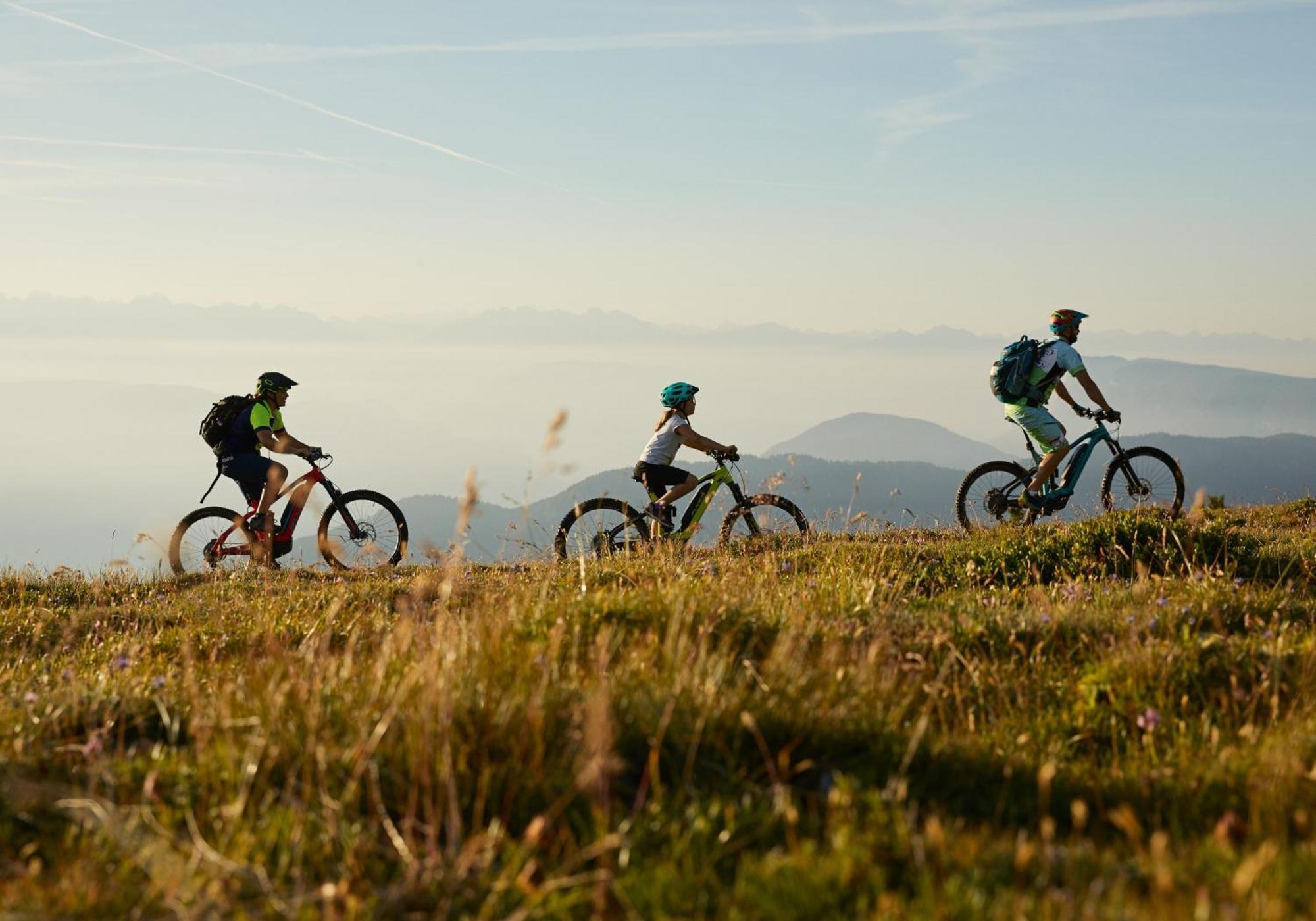 Ferien & Wellnesshotel Windschar Brunico Esterno foto